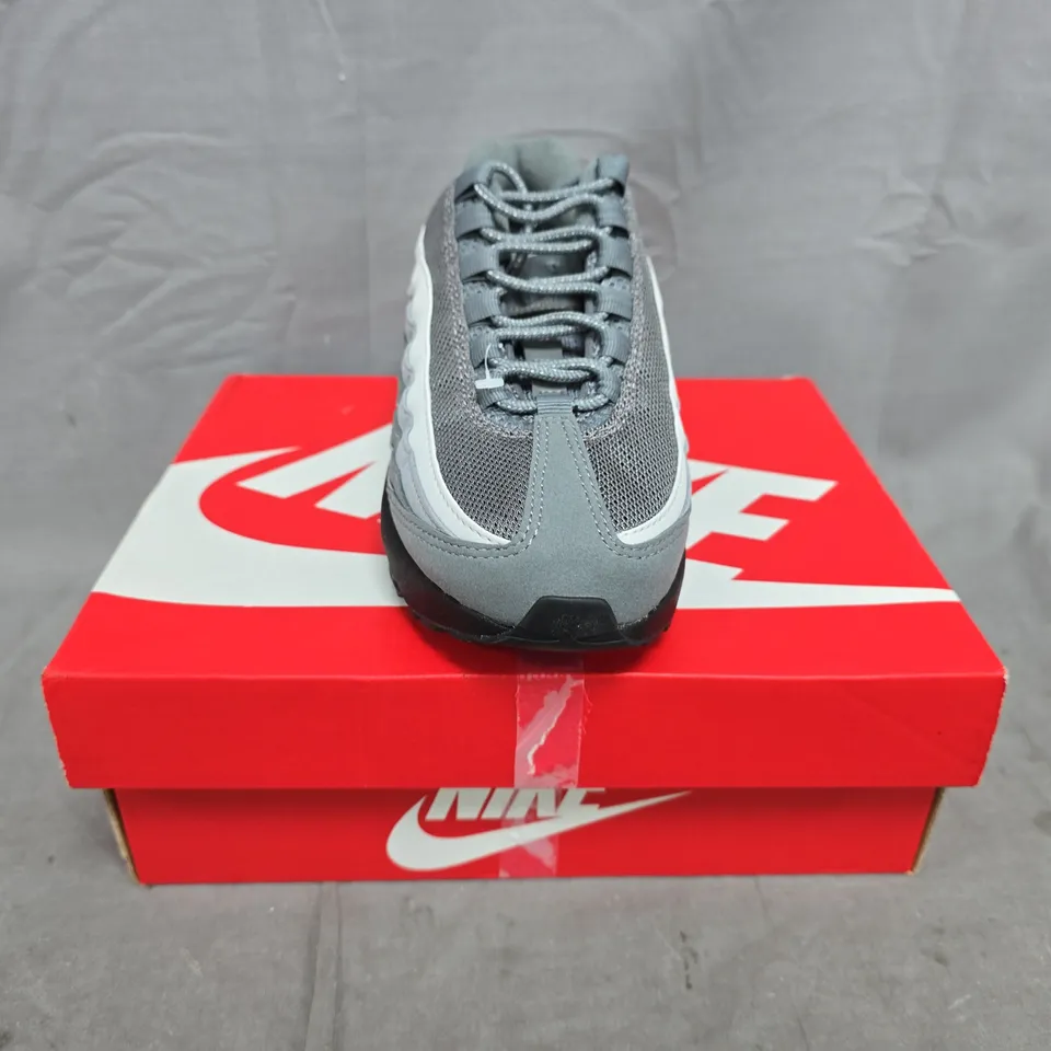 BOXED PAIR OF NIKE AIR MAX 95 SHOES IN GREY SIZE UK 3