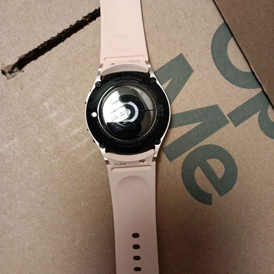SMARTWATCH WITH PINK SILICONE STRAP 
