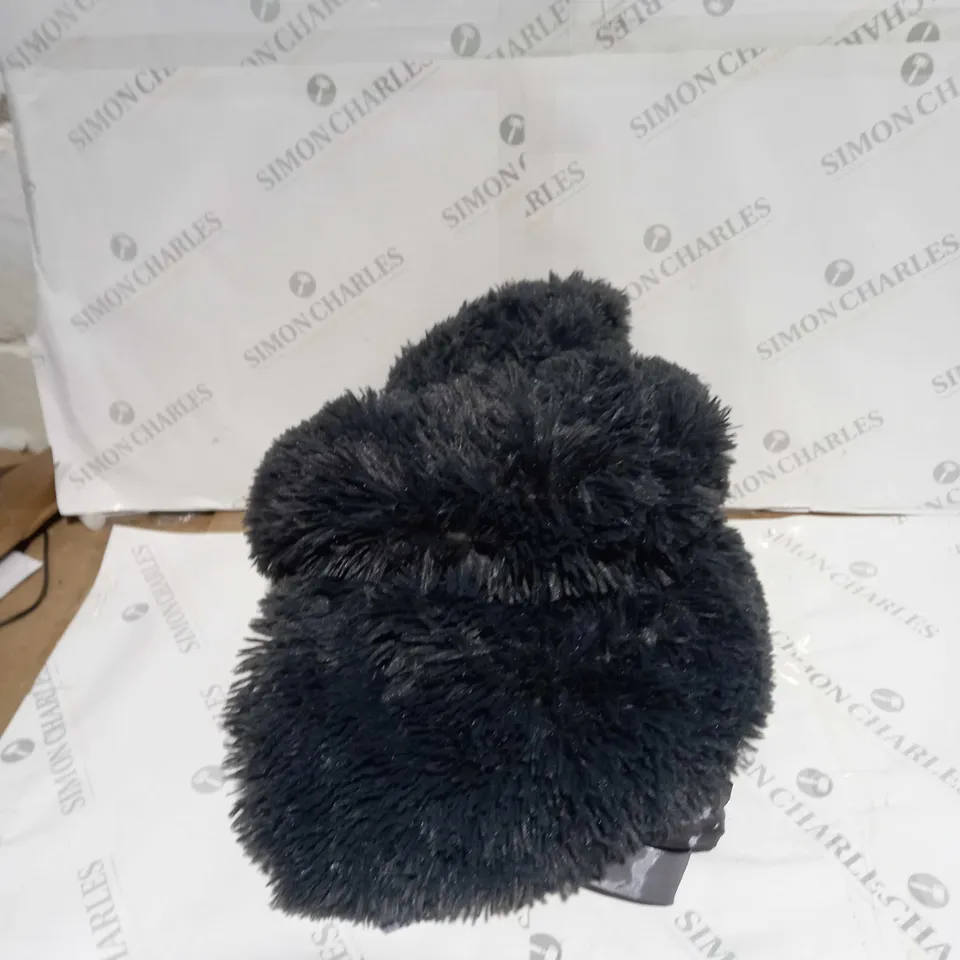 LARGE FLUFFY NAVY BLANKET