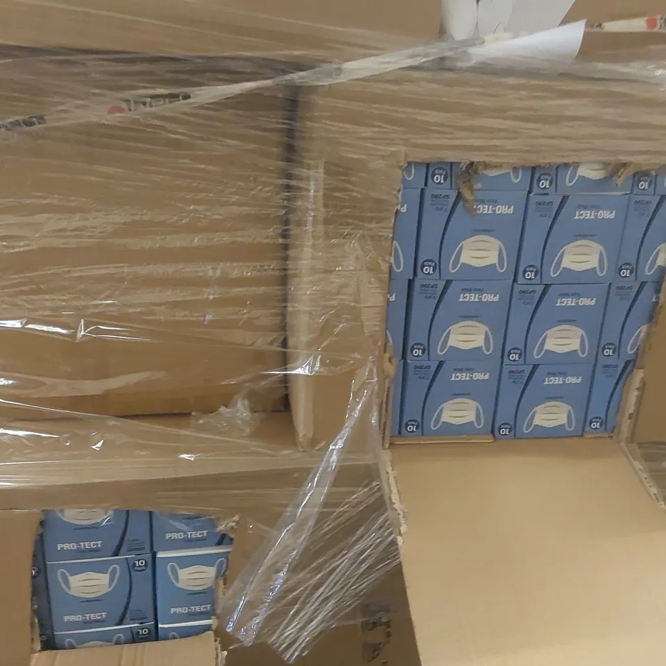 PALLET CONTAINING A VERY LARGE QUANTITY OF MEDICAL FACE MASKS