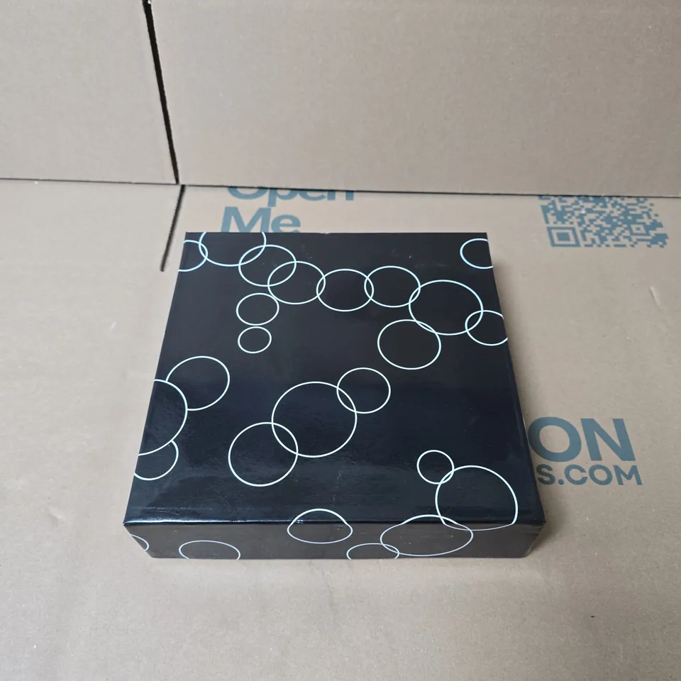 BOXED SET OF POOL BALLS 