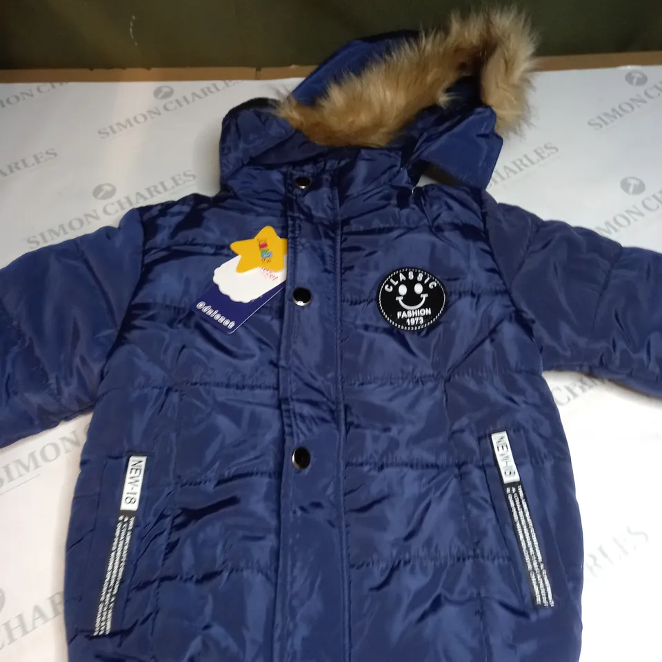 BOYS ZIPPED AND BUTTONED PARKA JACKET WITH FAUX FUR HOOD SIZE UNSPECIFIED
