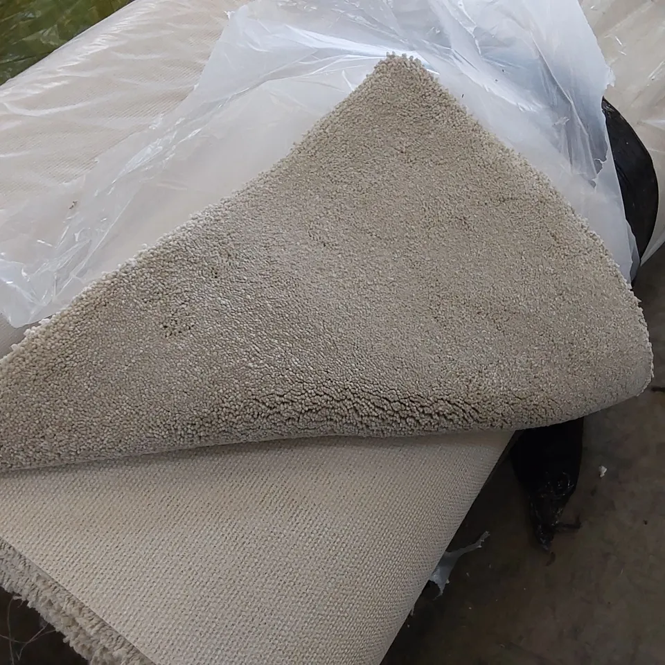 ROLL OF QUALITY ULTIMATE IMPRESSIONS PRECIOUS CARPET // SIZE: APPROXIMATELY 5 X 6.1m