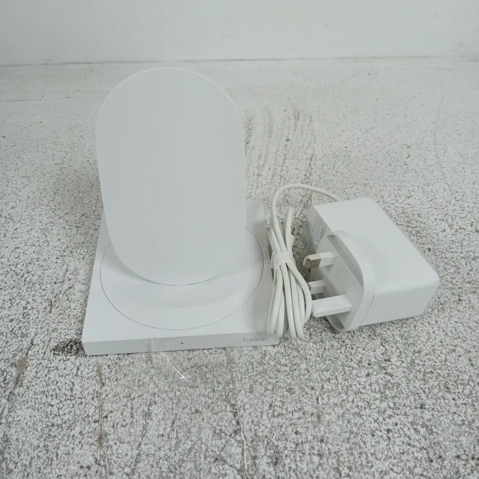 BOXED BELKIN BOOST CHARGE WIRELESS CHARGING STAND SPECIAL EDITION WHITE