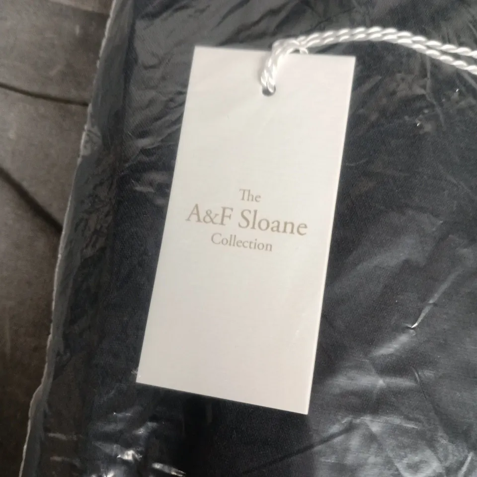 BAGGED THE A&F SLOANE COLLECTION CURVE LOVE WIDE LEG TROUSERS – BLACK – 25 REGULAR