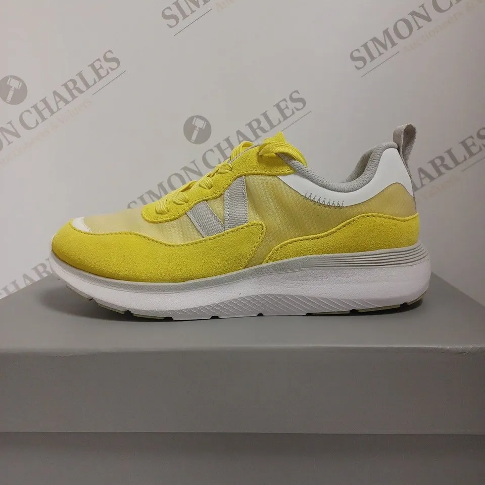 BOXED VIONIC DELMAR AYSE TRAINERS, YELLOW - SIZE 4