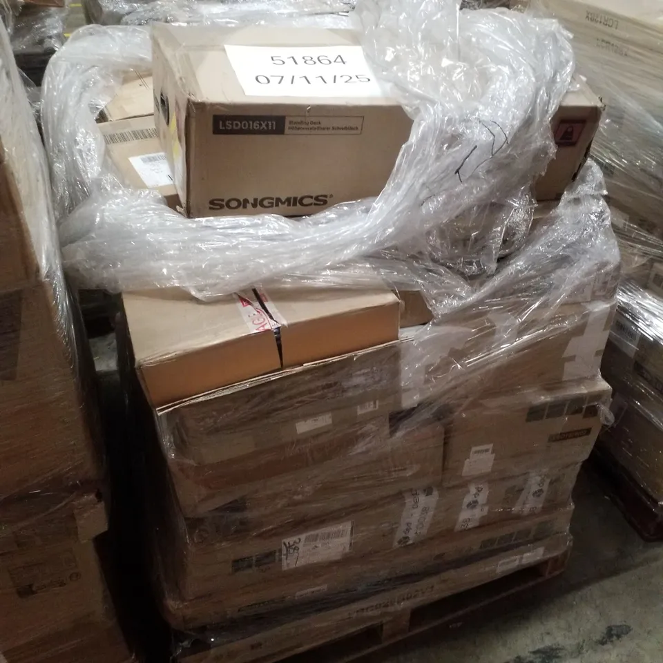 PALLET CONTAINING ASSORTED PRODUCTS INCLUDING STANDING DESKS & END TABLE