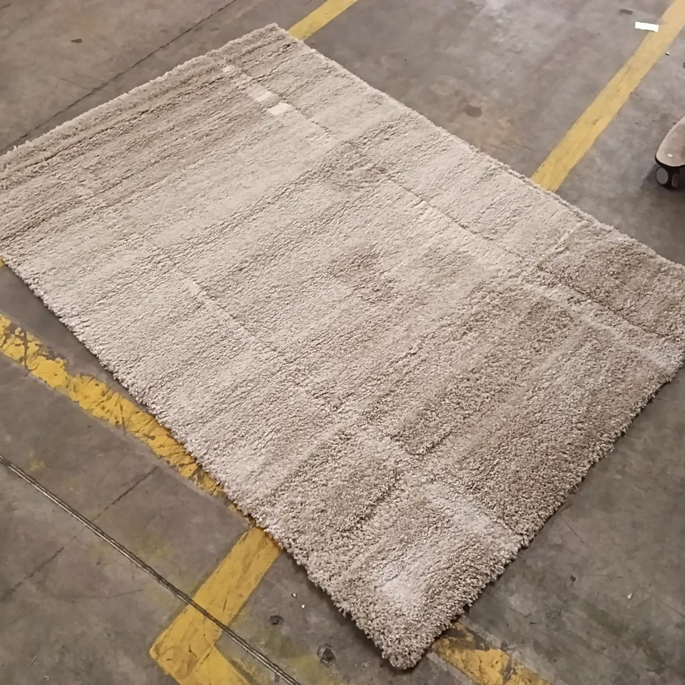 QUALITY DESIGNER AREA RUG - APPROXIMATELY 200CM X 140CM