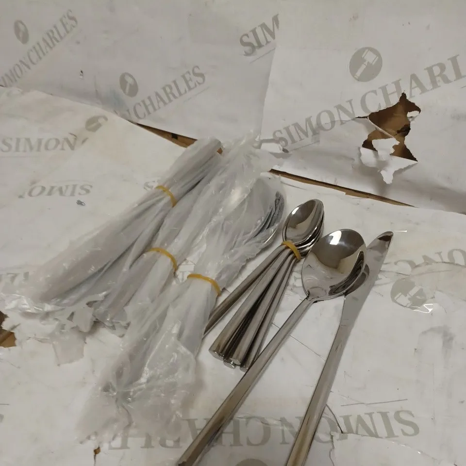 24 PCS CUTLERY / SILVERWARE SET 