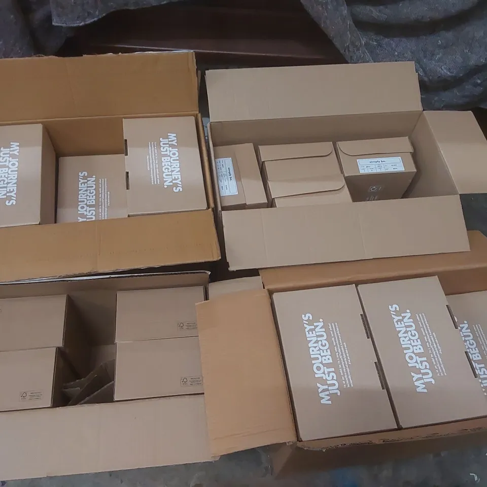 PALLET CONTAINING APPROXIMATELY 210x ASSORTED BRAND NEW DESIGNER SHOES INCLUDING: SIMPLY BE SANDALS ECT