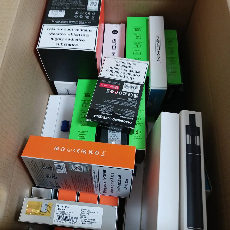 APPROXIMATELY 20 VAPES, E-CIGARETTES & ACCESSORIES TO INCLUDE - ENDURA T18-X - VAPORESSO XROS 3 MINI - ASPIRE POCKEX BOX KIT - ETC