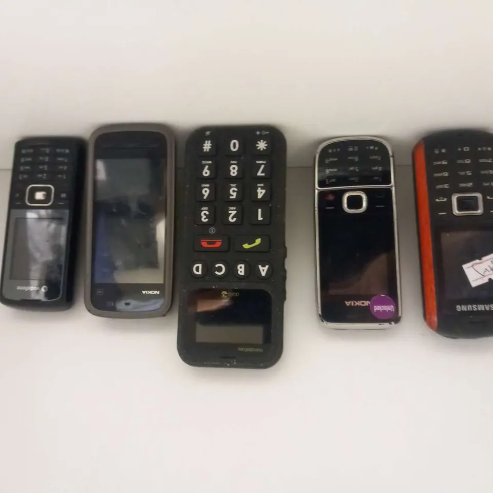 FIVE ASSORTED RETRO MOBILE PHONES