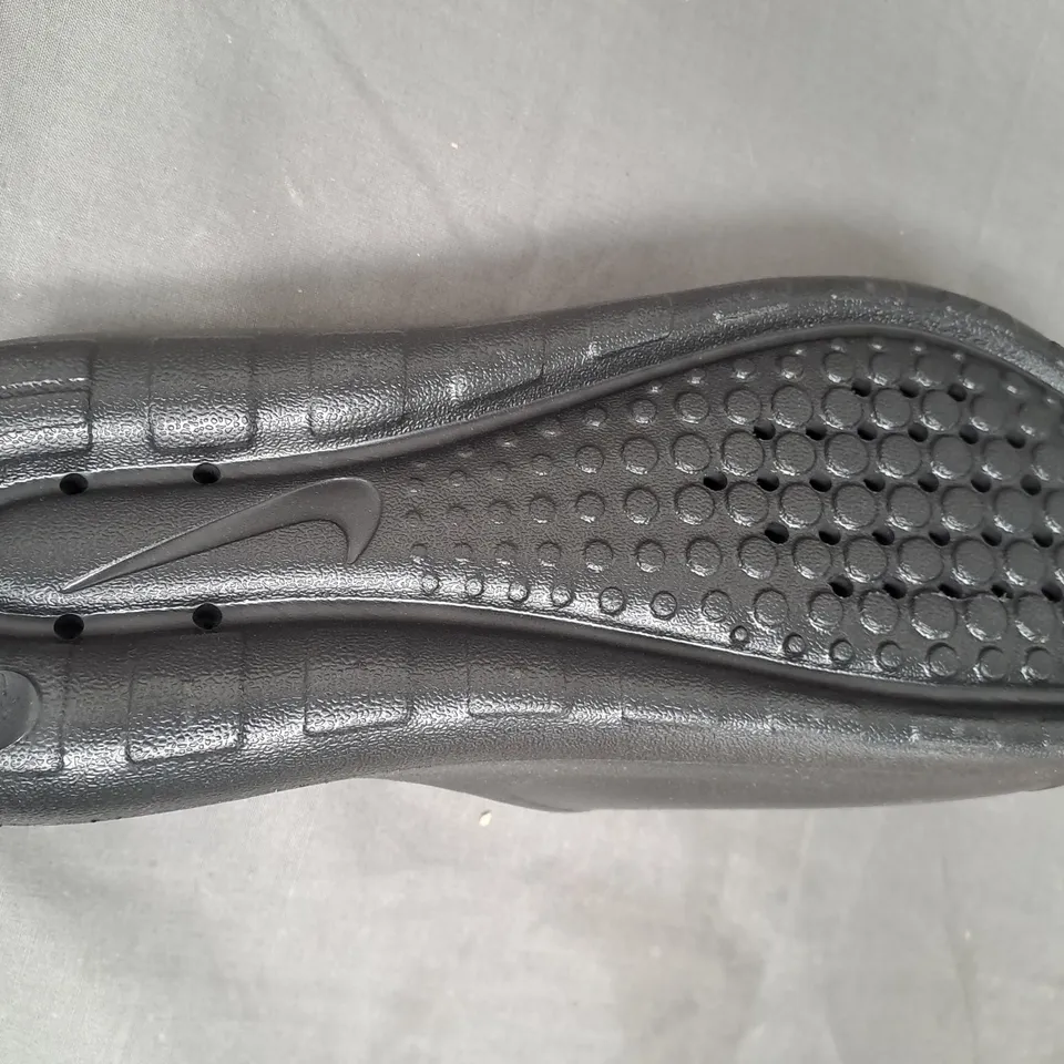 PAIR OF NIKE VICTORI ONE SHOWER SLIDERS IN BLACK UK SIZE 10