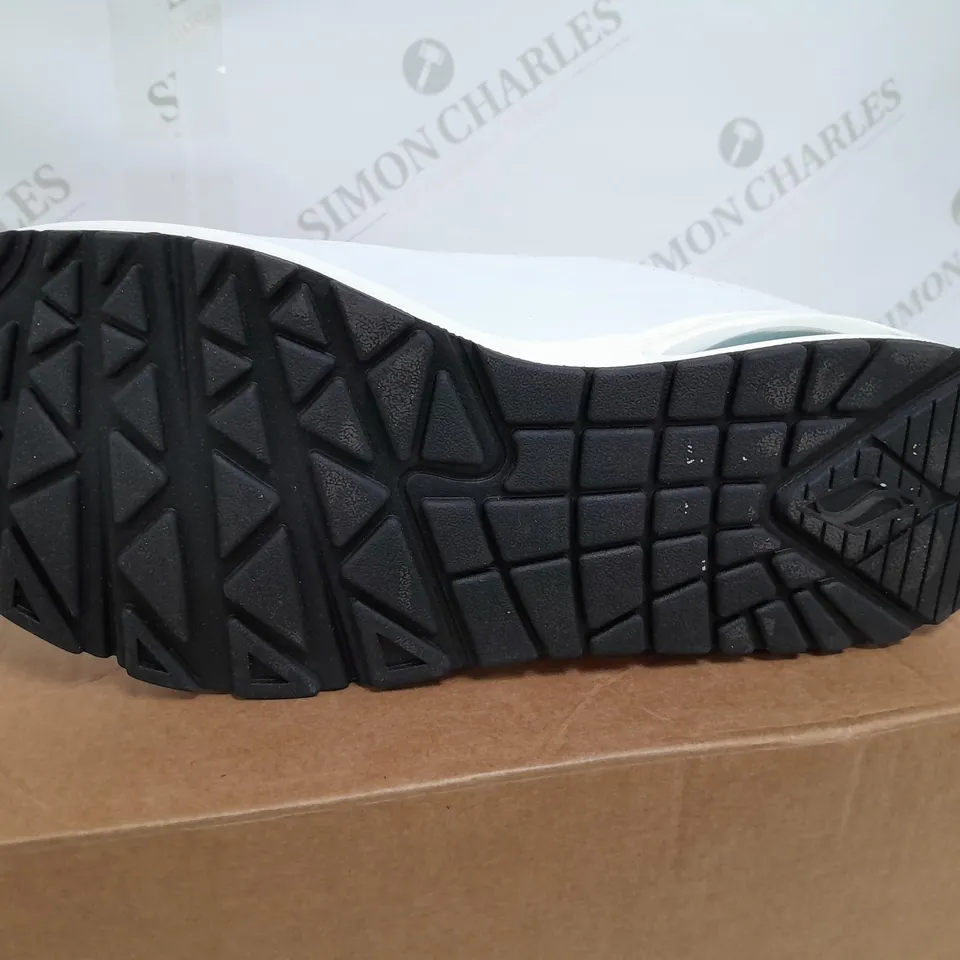 SKECHERS CUSTOMIZE TRAINERS HEART DESIGN SIZE 8