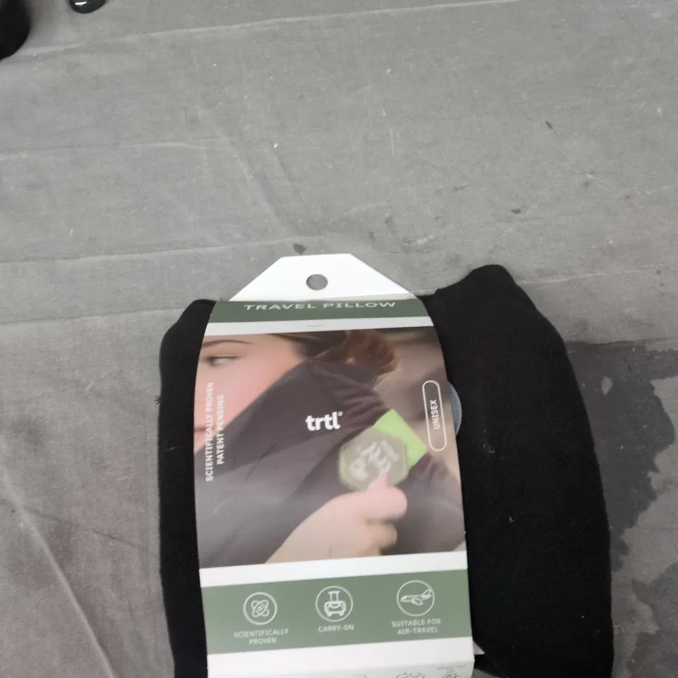 BOX OF APPROXIMATELY 15  ASSORTED CLOTHING ITEMS TO INCLUDE: TRAVEL PILLOW AND LOUNGE SOCKS