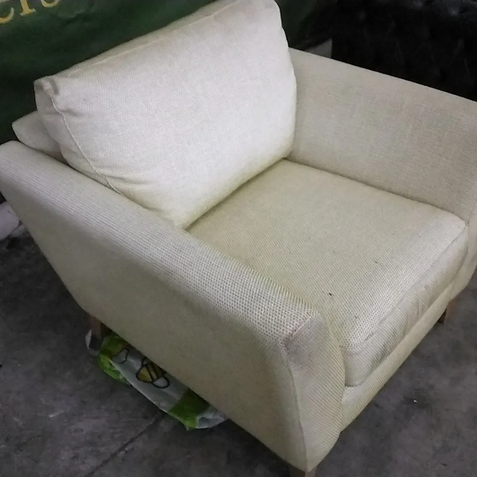 QUALITY CREAM/GREEN ARMCHAIR WITH WOODEN LEGS