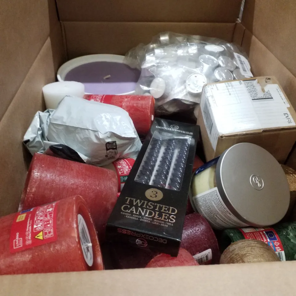 PALLET CONTAINING ASSORTED CANDLES