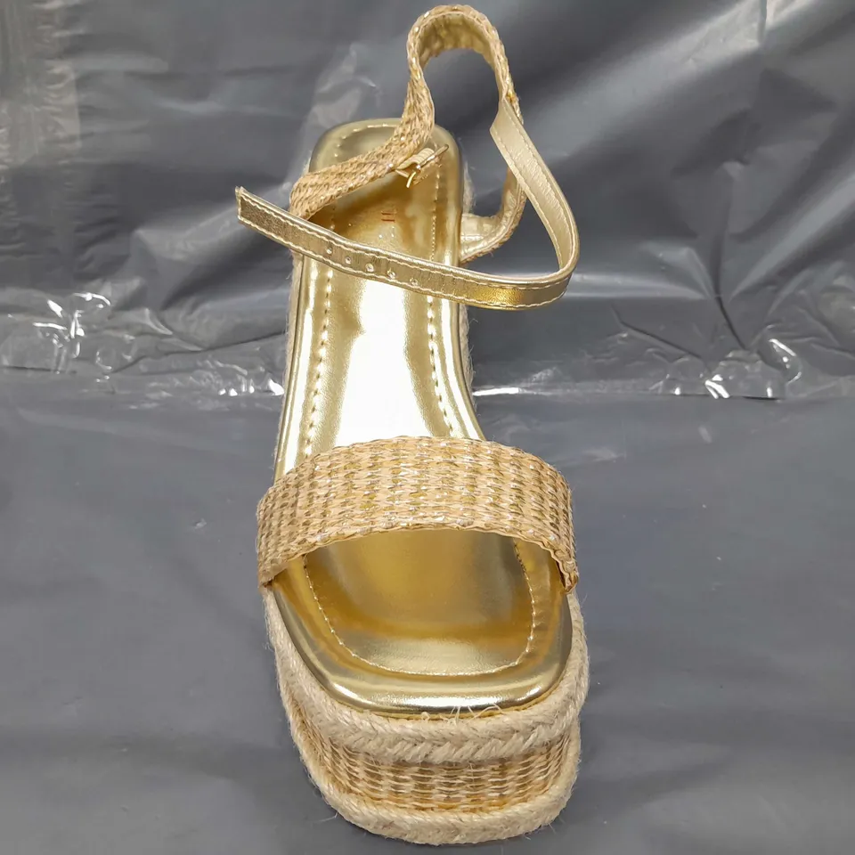BOXED PAIR OF MARQUIIZ OPEN TOE PLATFORM HIGH WEDGE SANDALS IN METALLIC GOLD EU SIZE 37