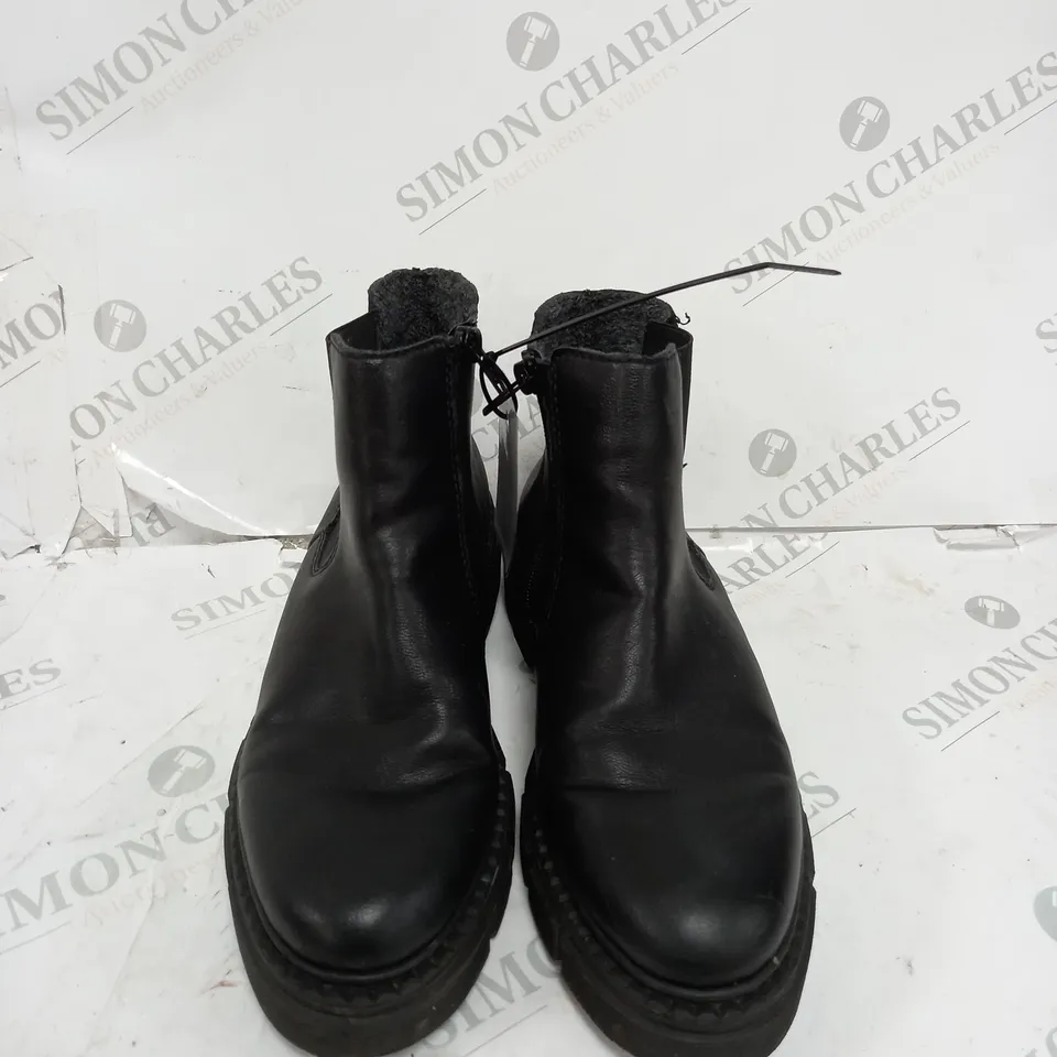 BOXED RIEKER M3854-00 CHUNKY ANKLE BOOTS - SIZE 6