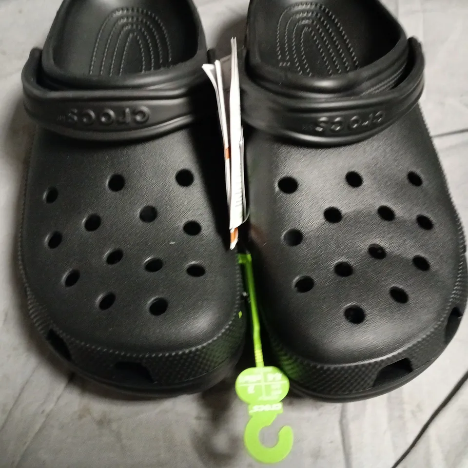 CROCS CLASSIC CLOG – BLACK, UK 10 (US 11) – UNISEX