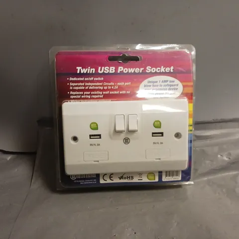 BOX OF APPROXIMATELY 15 TWIN USB POWER SOCKET 