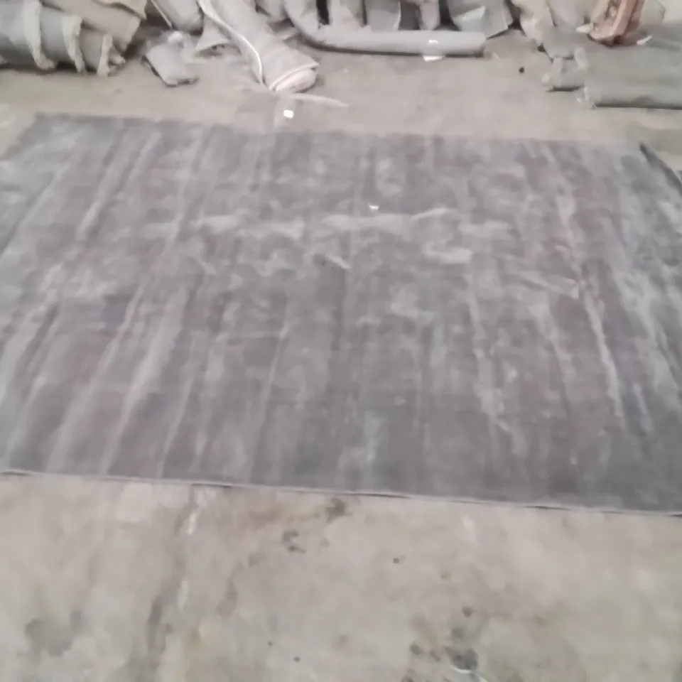 QUALITY DESIGNER AREA RUG - APPROXIMATELY 310X230CM