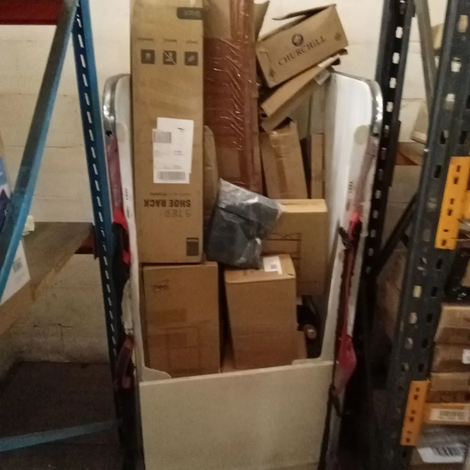 CAGE OF ASSORTED HOUSEHOLD GOODS AND PRODUCTS TO INCLUDE; SHOE RACK, AIRER, SPICE RACK, LIGHTING PRODUCTS ETC