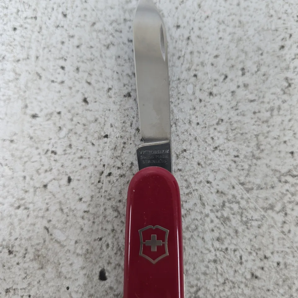 VICTORINOX SWISS ARMY KNIFE RED POCKET MULTI-TOOL WITH KEYRING