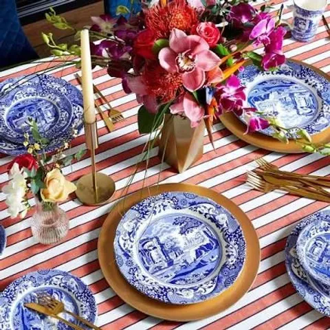 BOXED SET OF 12 BLUE ITALIAN SPODE PLATES