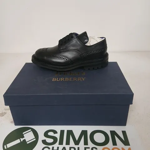 BURBERRY TRICKER'S DERBY SHOES – BLACK LEATHER BROGUES WITH RUBBER SOLE, BOXED