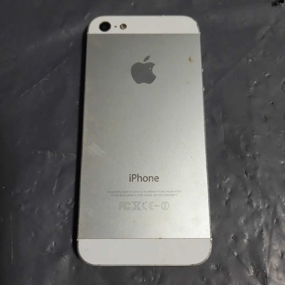 APPLE IPHONE 5 SMARTPHONE A1429 IN WHITE/SILVER