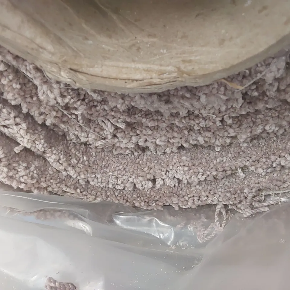 ROLL OF QUALITY ULTIMATE EXPRESSIONS ANTIQUE ROSE CARPET - APPROXIMATELY 5.65 x 5m