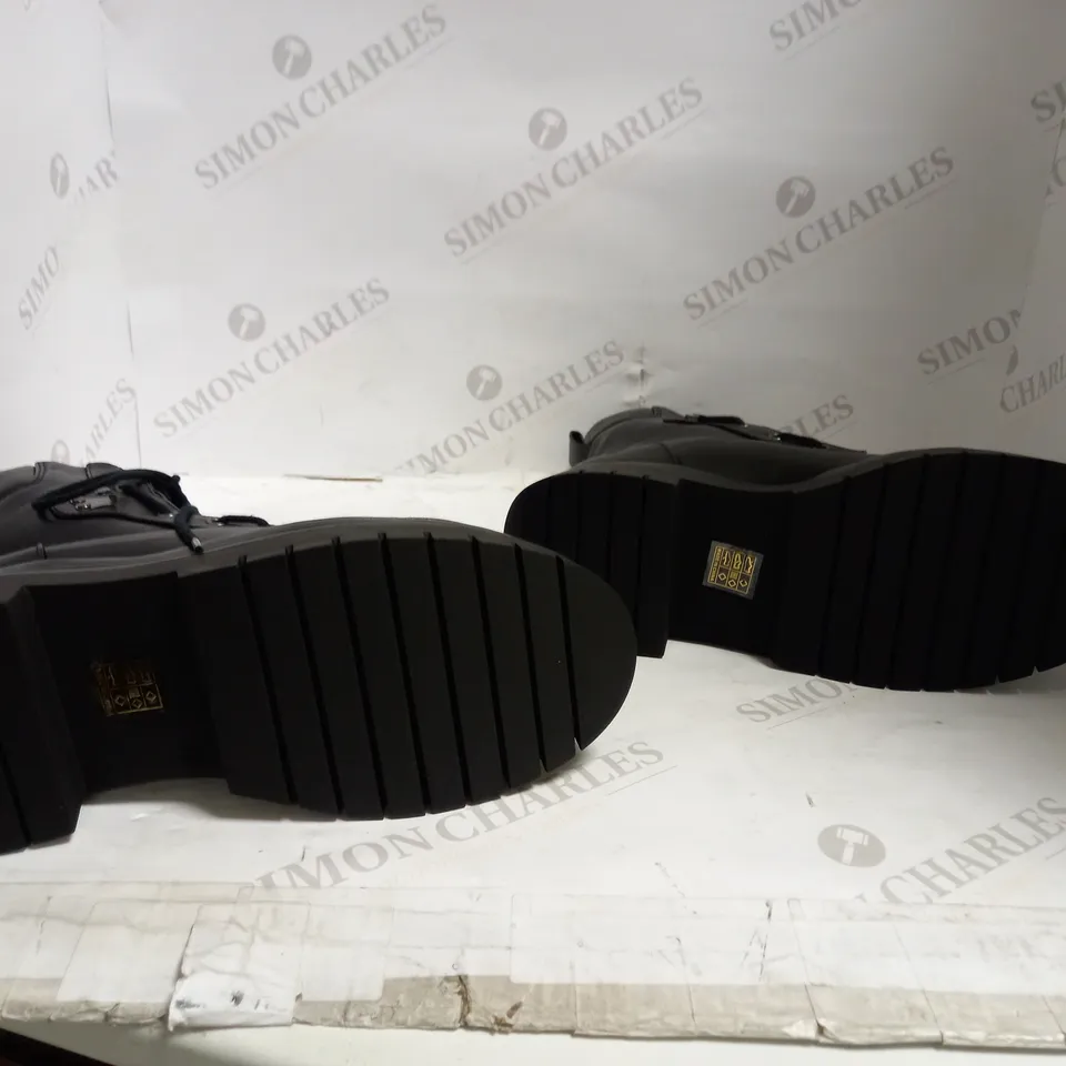 PRETTYLITTLETHING BLACK MU MULTI LACE UP DETAIL DOUBLE CONTRAST SOLE HIKER BLACK - 8 