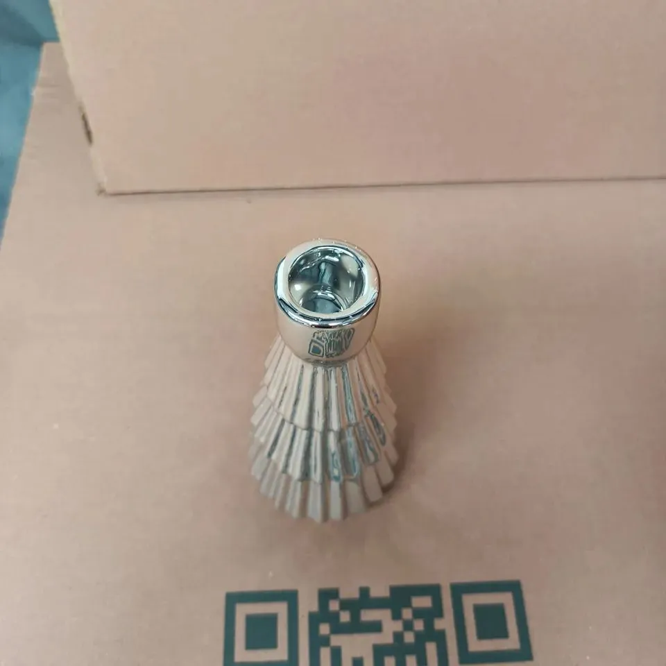 GISELA GRAHAM LONDON - BOX OF 8 SILVER CHRISTMAS TREE SHAPED CANDLE HOLDERS