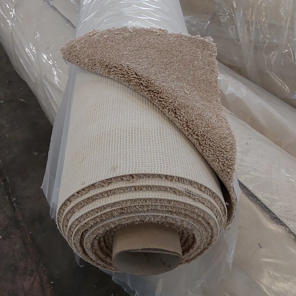 ROLL OF QUALITY STS HERITAGE LUXURY CARPET // SIZE: APPROX. 4 X 6.7m