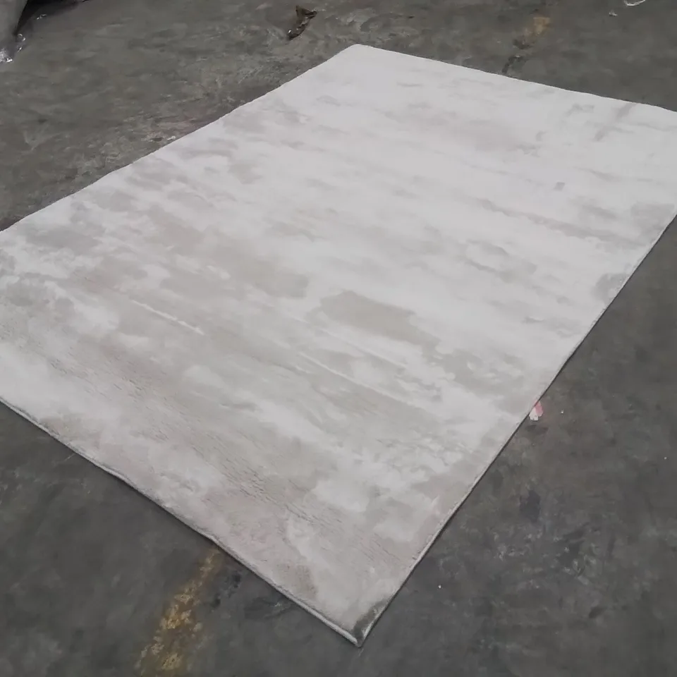 QUALITY DESIGNER AREA RUG - APPROXIMATELY 220X160CM