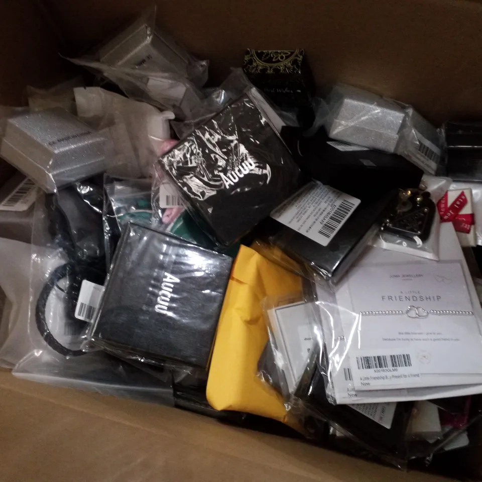 BOX CONTAINING LARGE QUANTITY OF ASSORTED JEWELLERY & ACCESSORIES ITEMS TO INCLUDE JEWELLERY BOXES, NECKLACES & EARRINGS 