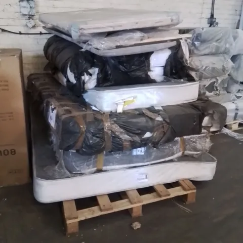 PALLET OF BEDROOM FURNITURE TO INCLUDE 5 MATTRESSES AND 4 HEADBOARDS