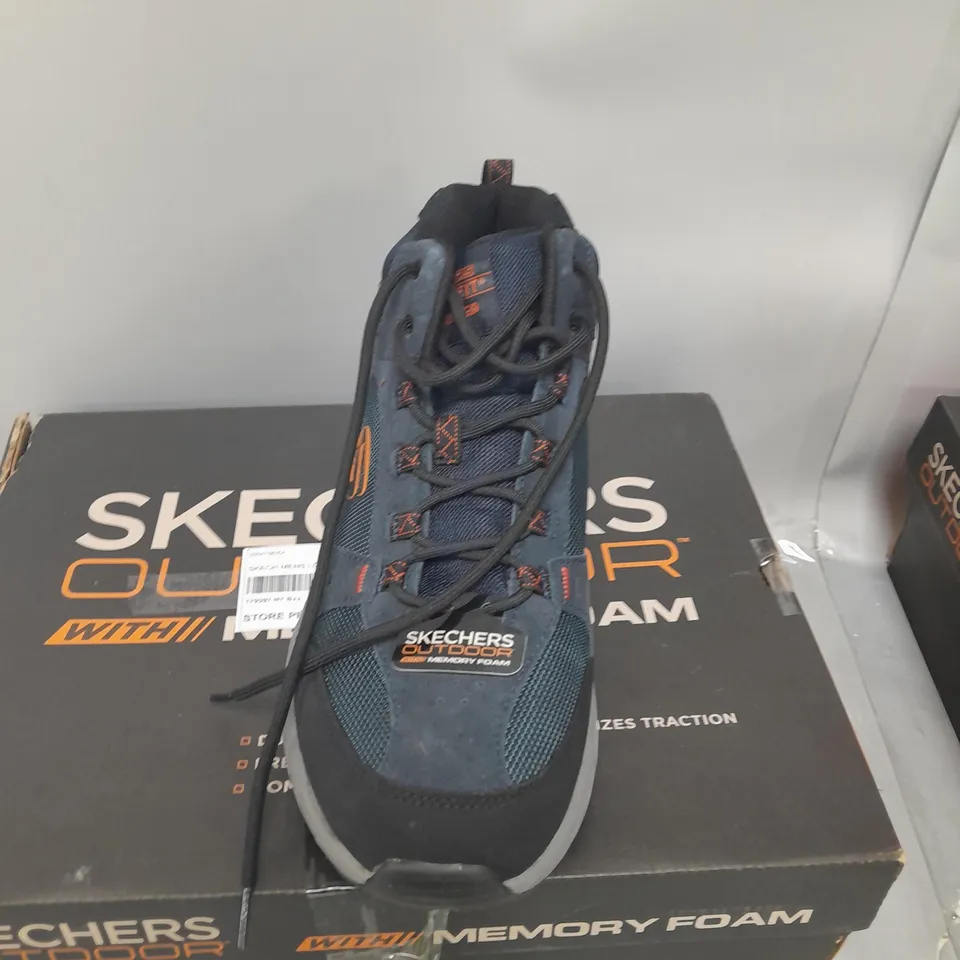 BOXED PAIR OF SKECHERS MENS LACE BOOTS IN NAVY - UK SIZE 10