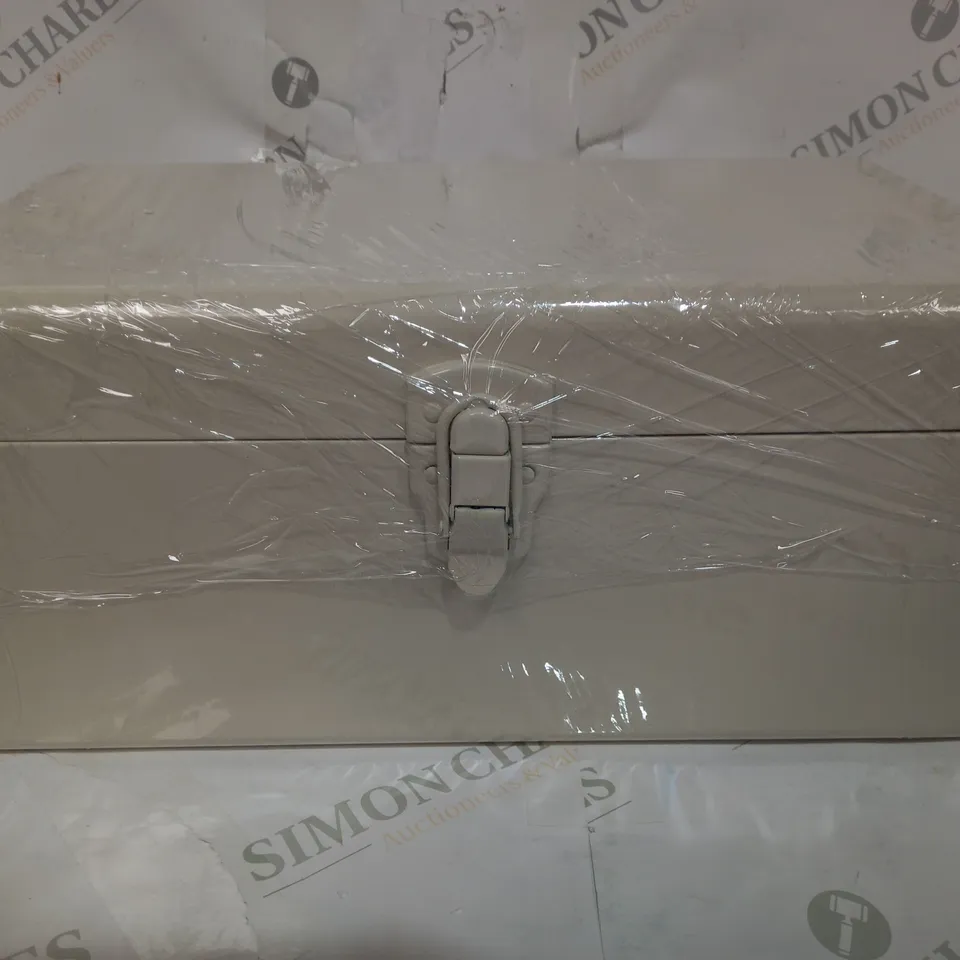 BUNDLEBERRY BY AMANDA HOLDEN KITCHEN TRUNK WITH 3 NESTABLE CANISTERS