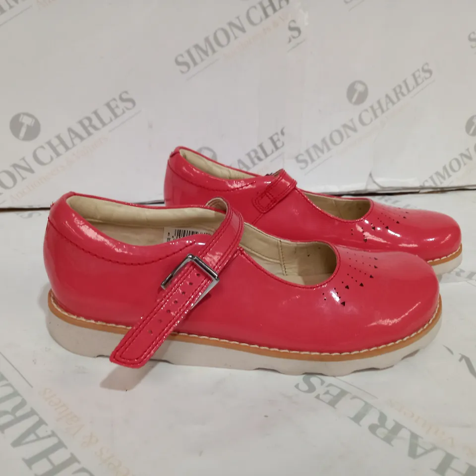 CLARKS CROWN JUMP CORAL PATENT GIRLS SHOES -  SIZE UK 2