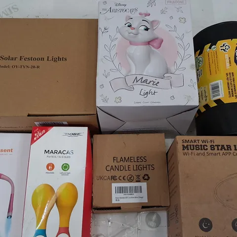 LOT OF 12 ASSORTED ITEMS TO INCLUDE MARIE ARISTOCRATS LAMP, MUSIC STAR LIGHT AND PLUG SOCKET EXTENSION