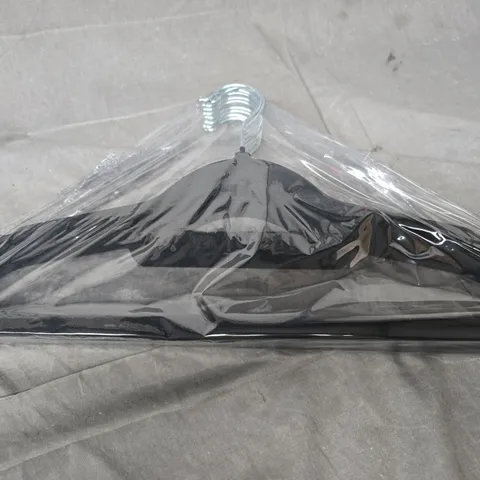 APPROXIMATELY 70 SEALED CLOTHES HANGERS IN BLACK