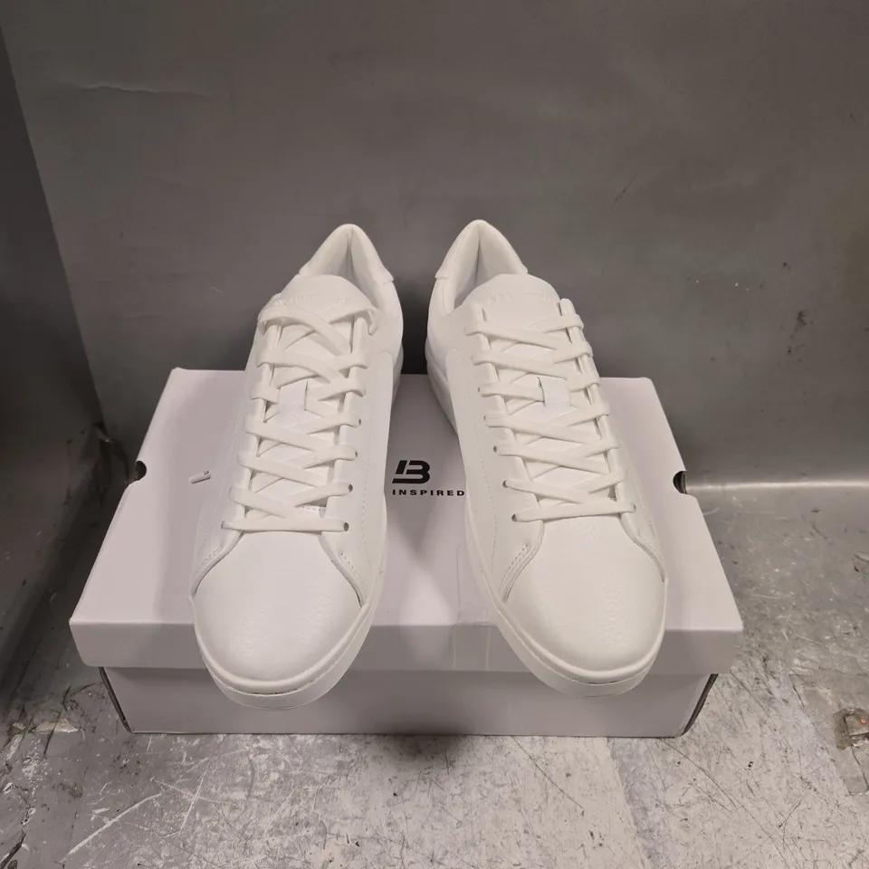 BOXED PAIR OF BEE INSPIRED EZRA TRAINERS IN WHITE - 8