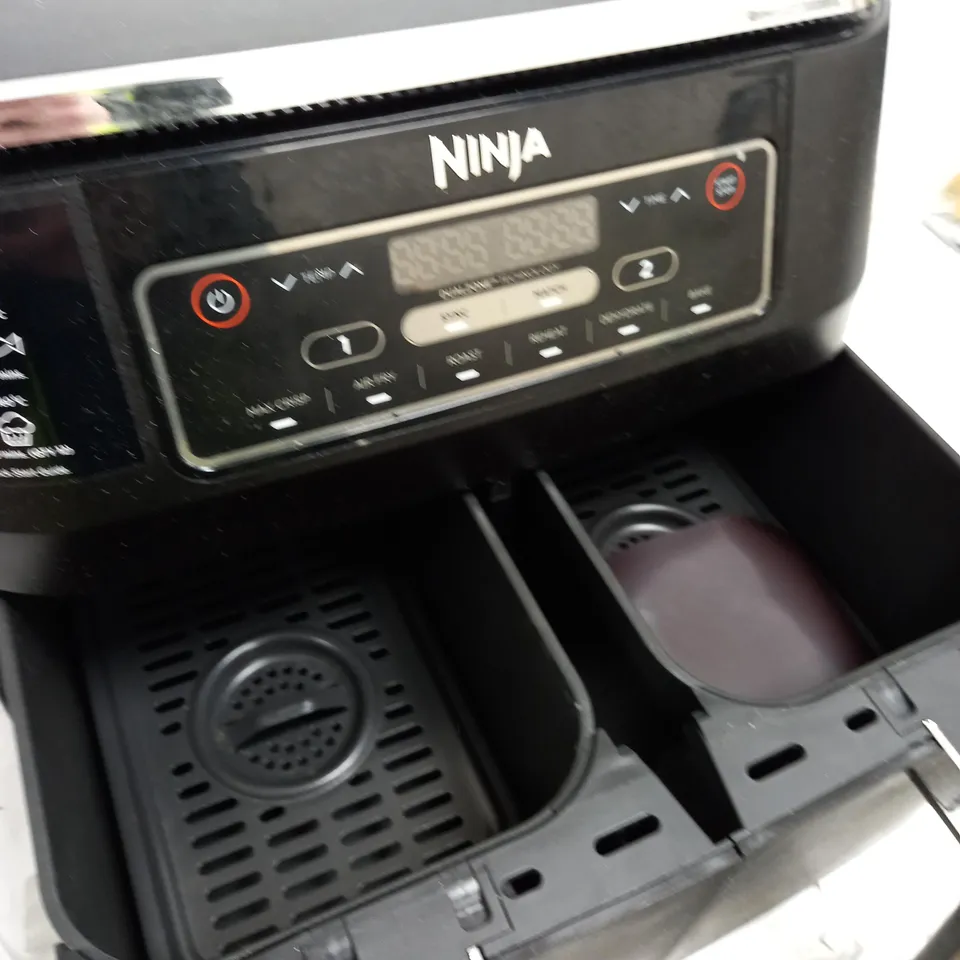 BOXED NINJA FOODI DUAL ZONE AIRFRYER AF300UK
