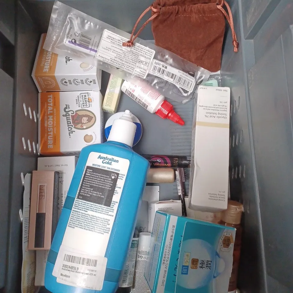 APPROXIMATEY 20 HEALTH AND BEAUTY PRODUCTS TO INCLUDE TROPIC BODY WASH, JOHNSON'S BABY POWDER AND AUSTRALIAN GOLD TAN ETENDER