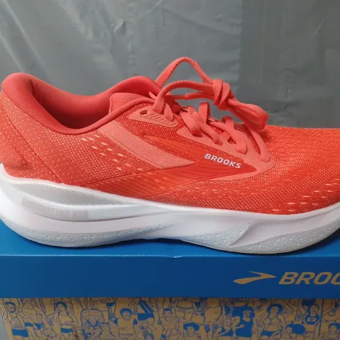 BOXED PAIR OF BROOKS ADRENALINE GTS 24 TRAINERS IN RED - UK 7