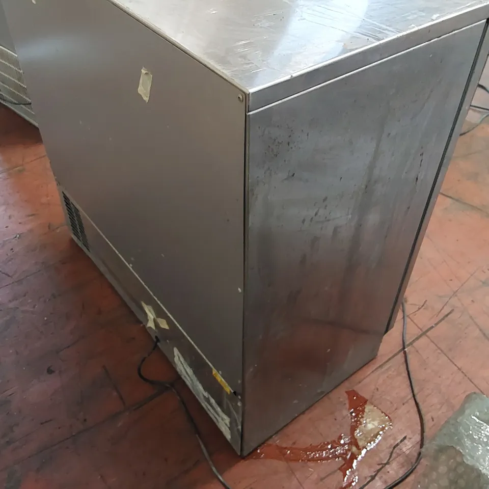 WEALD WM32H 2 DOOR UNDER-COUNTER BOTTLE COOLER