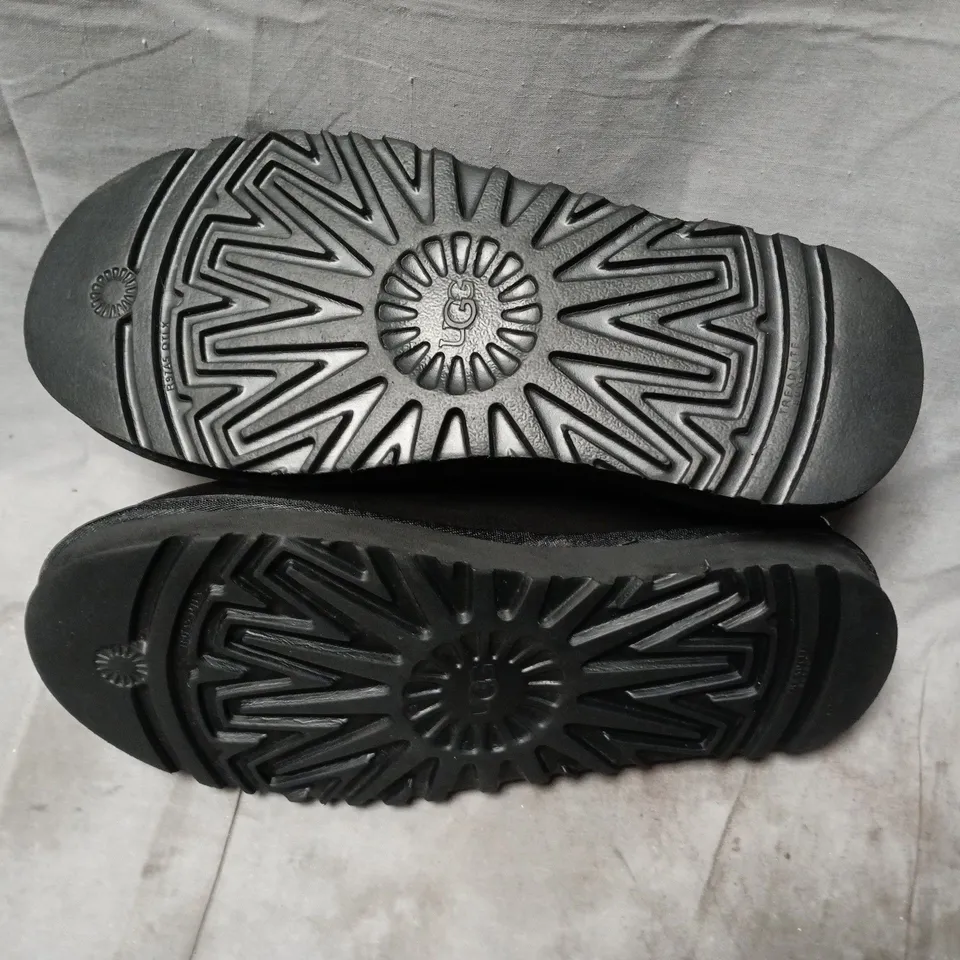 UGG BLACK SUEDE SLIPPERS WITH SILVER STITCHING - 39