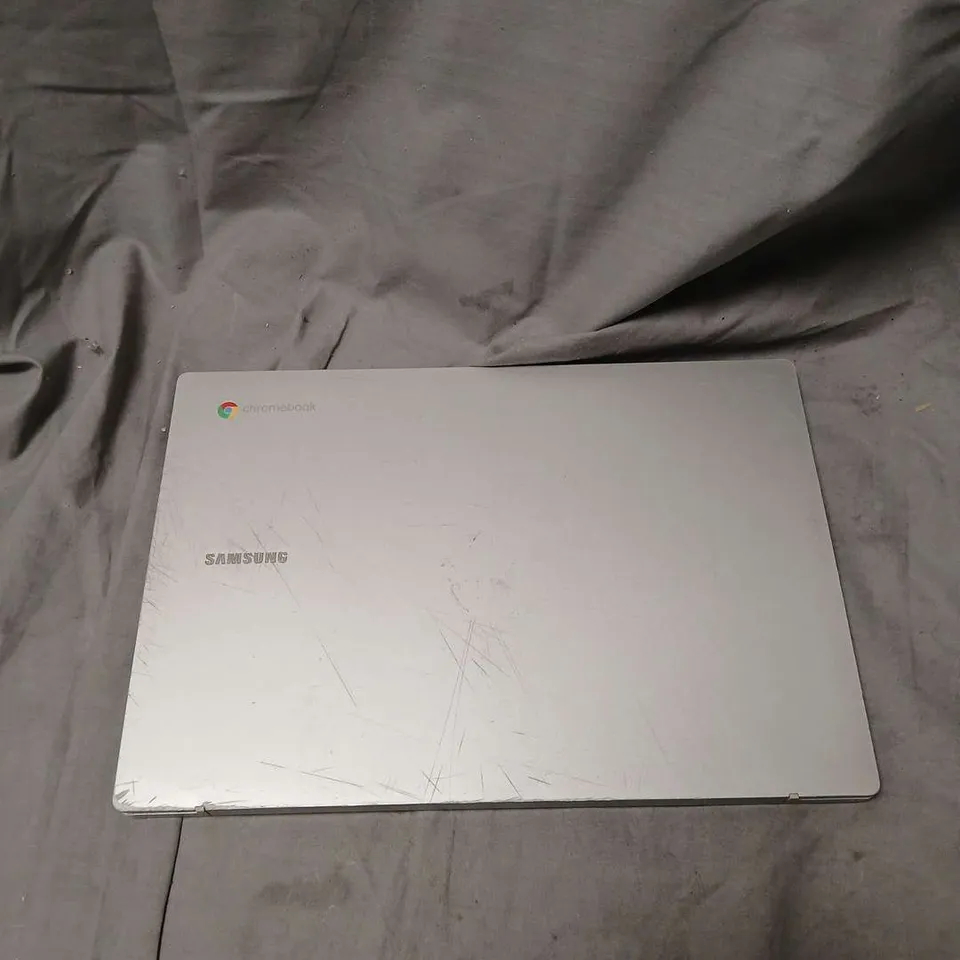 SAMSUNG CHROMEBOOK LAPTOP IN SILVER/BLACK – MODEL XE345XDA